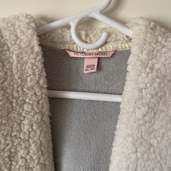 Victoria’s Secret Plush Robe M/L - Picture 4 of 7